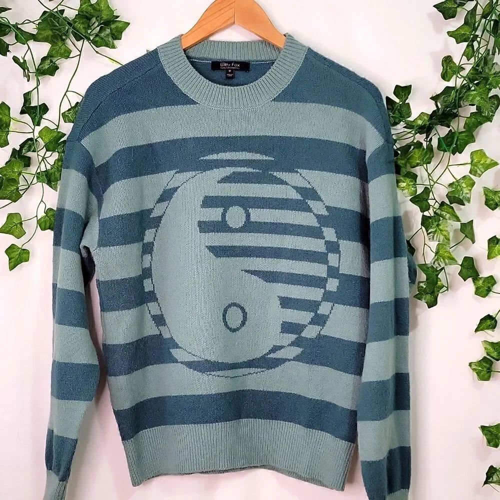 Witty Fox. Sweater. Ying Yang. Size Medium. EUC